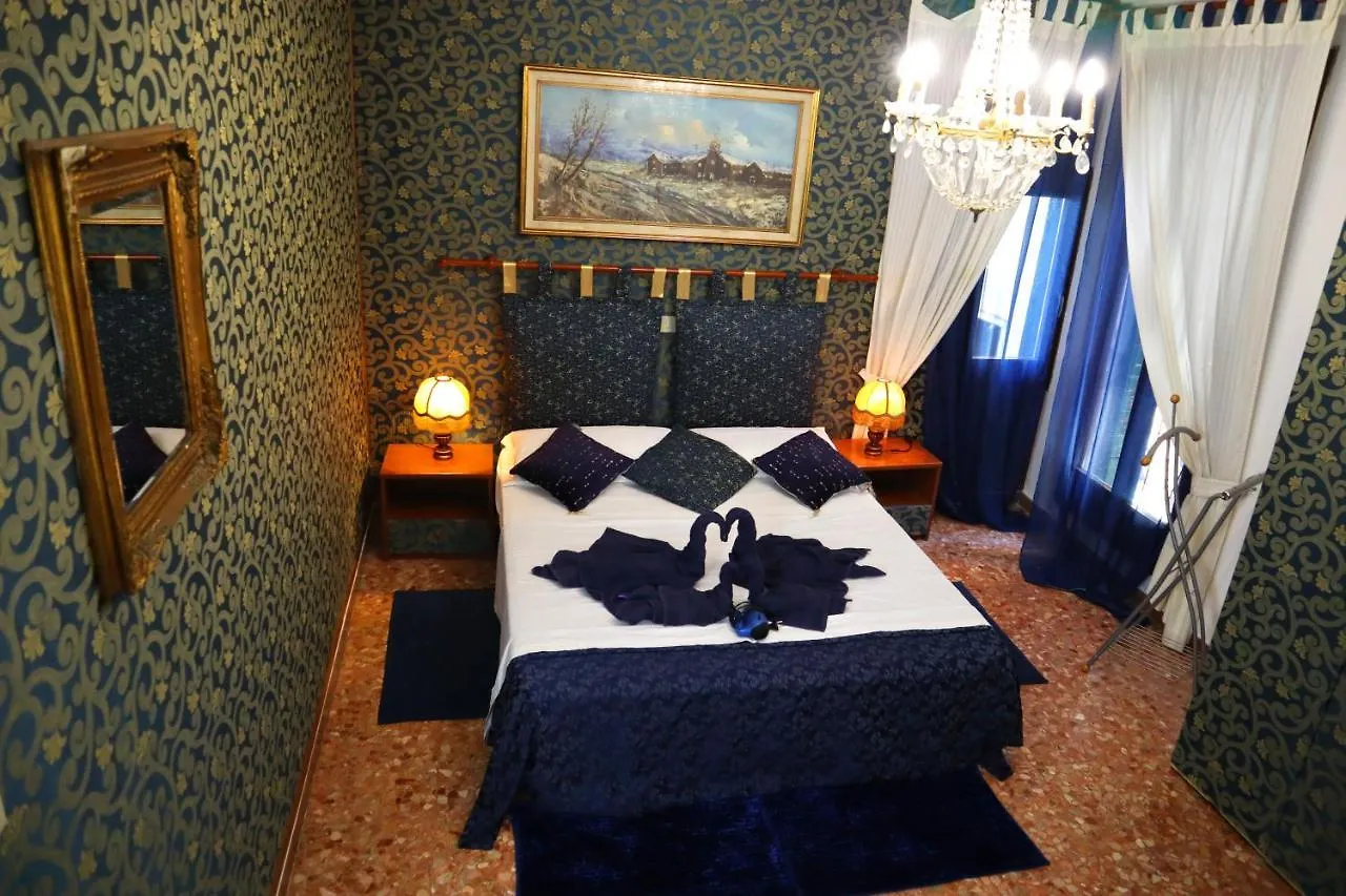 Venice Rainbow Apartment 0*,  Włochy