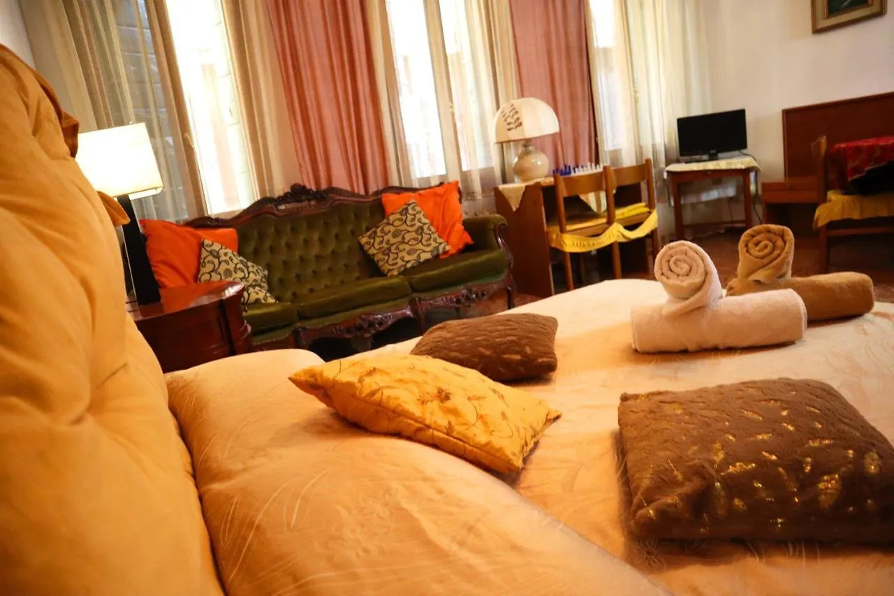 Venice Rainbow Apartment 0*,